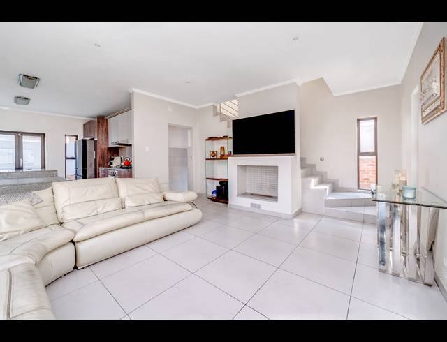 4 BEDROOM HOUSE FOR SALE IN BRYANSTON